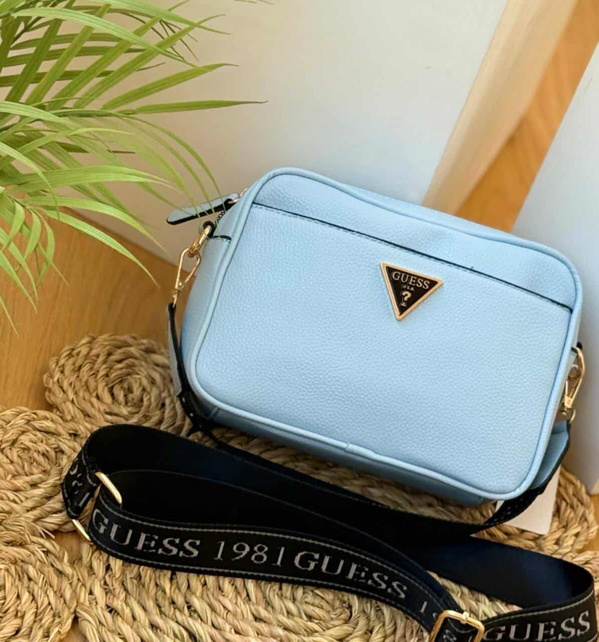 GUESS Womens Meridian Camera Crossbody