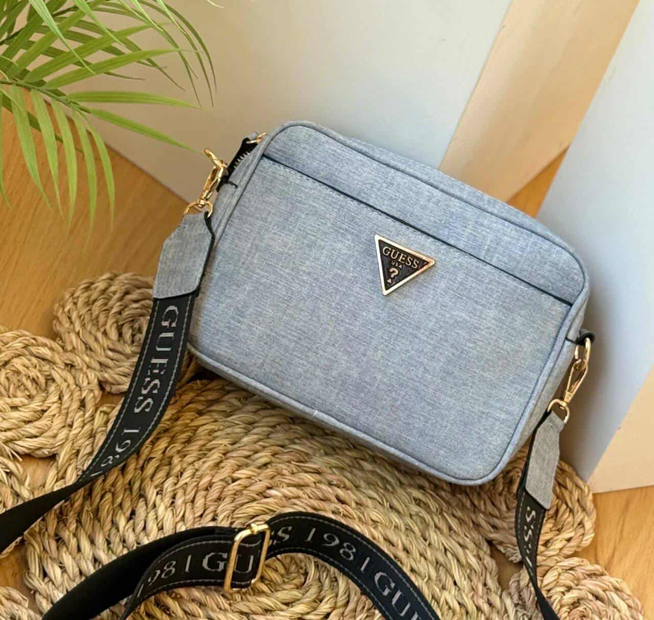 GUESS Womens Meridian Camera Crossbody