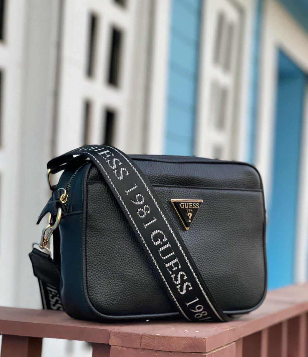 GUESS Womens Meridian Camera Crossbody