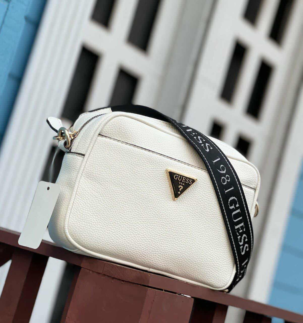 GUESS Womens Meridian Camera Crossbody