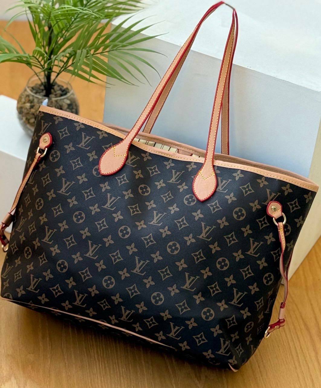 Louis Vuitton medium litter