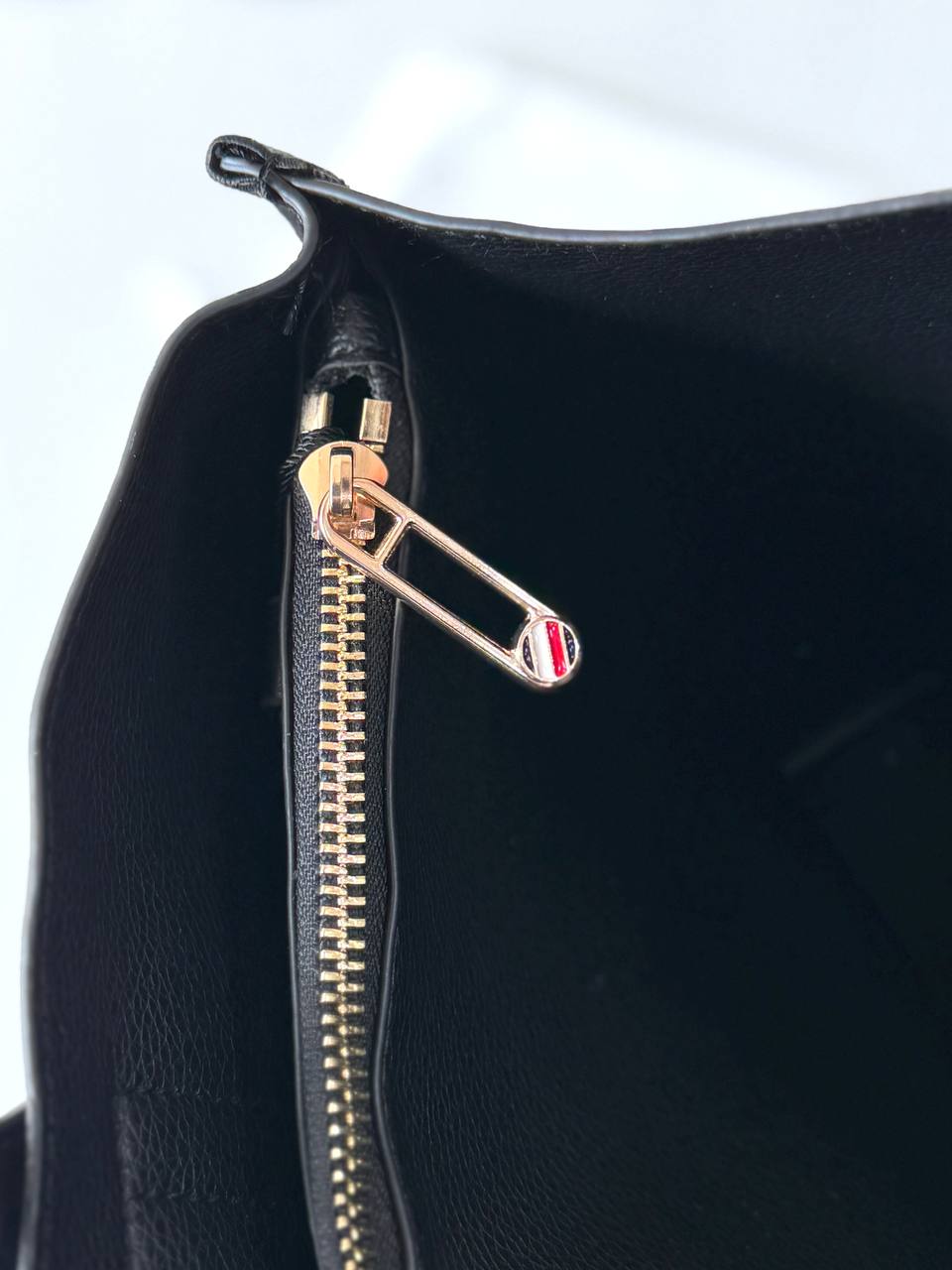 Tommy Hilfiger Signature Stripe Shoulder Bag - Original