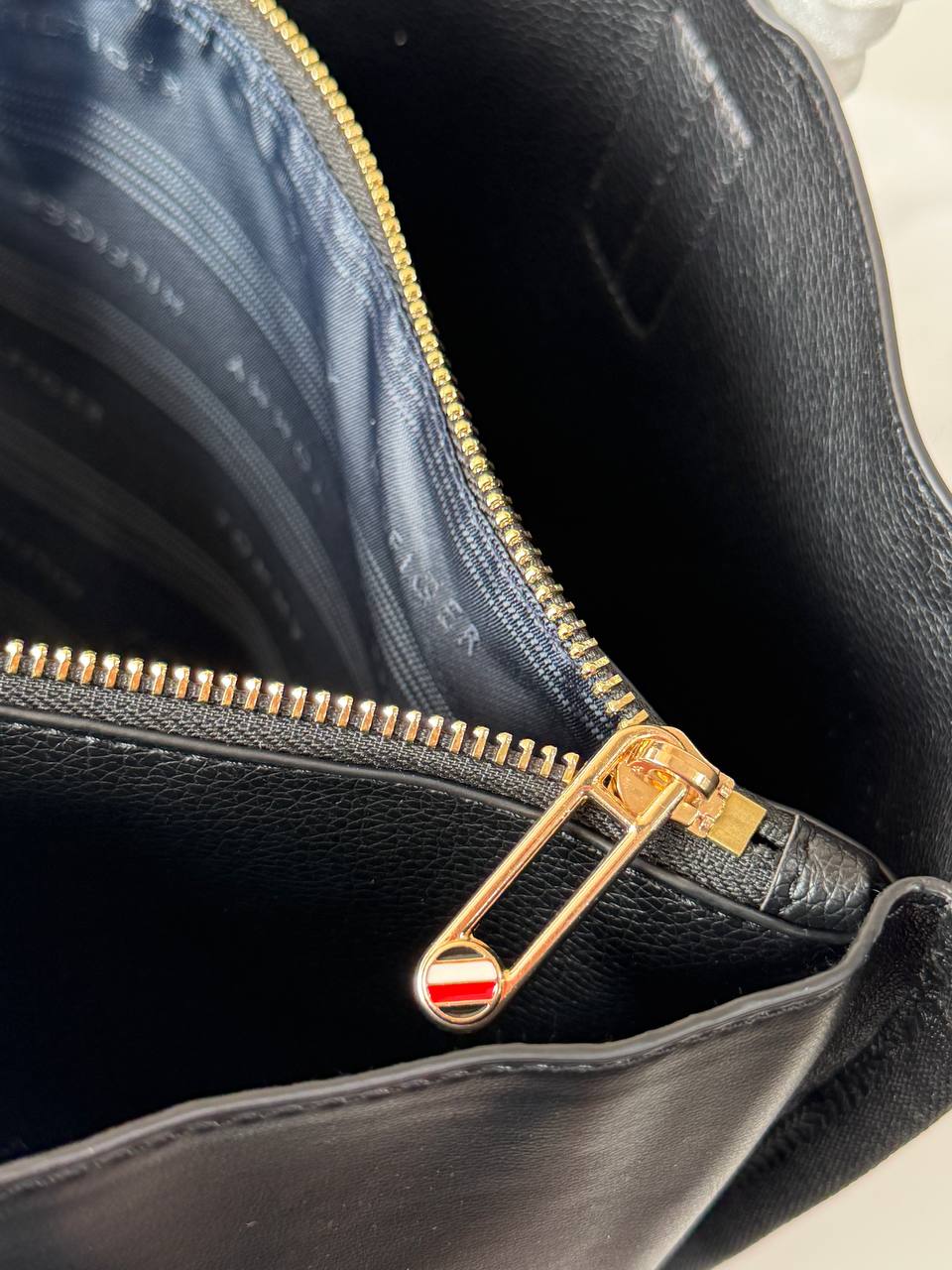 Tommy Hilfiger Signature Stripe Shoulder Bag - Original