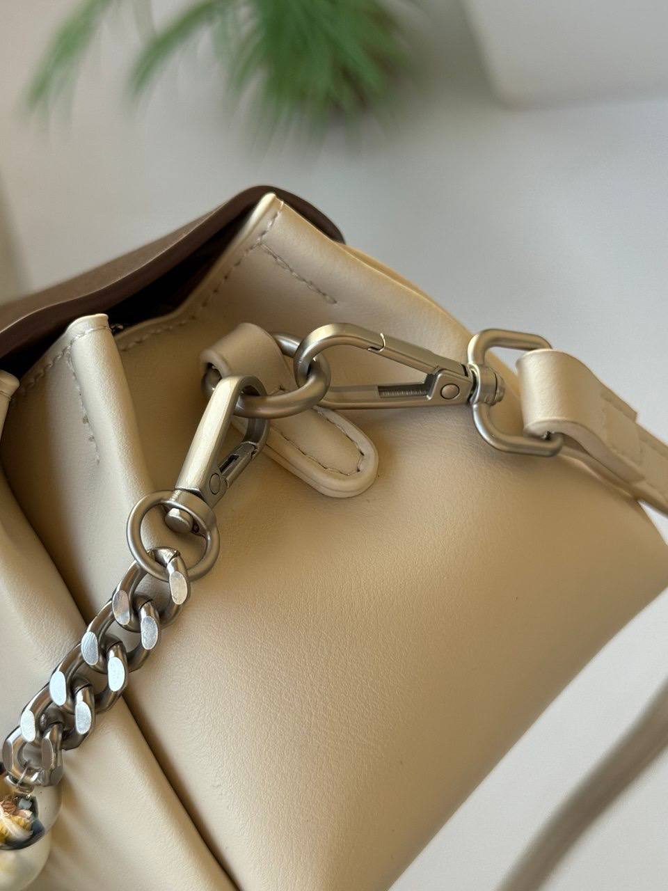 Miu Miu Pearl-Chain Leather Shoulder Bag -  Mirror