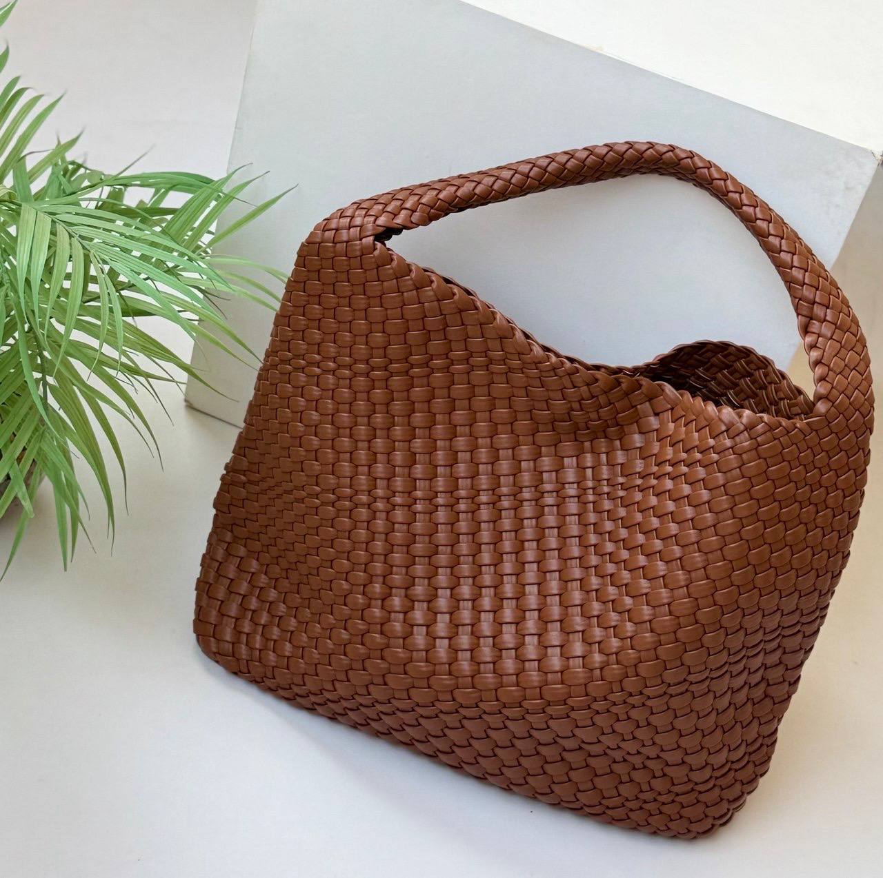 Bottega Veneta Medium Hop Bag in Intrecciato Leather - Mirror
