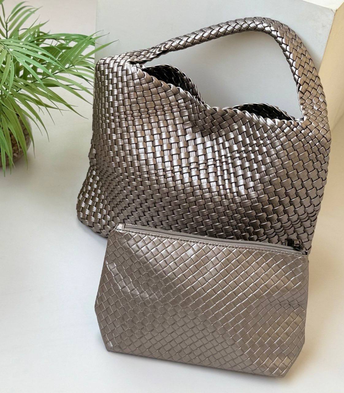 Bottega Veneta Medium Hop Bag in Intrecciato Leather - Mirror
