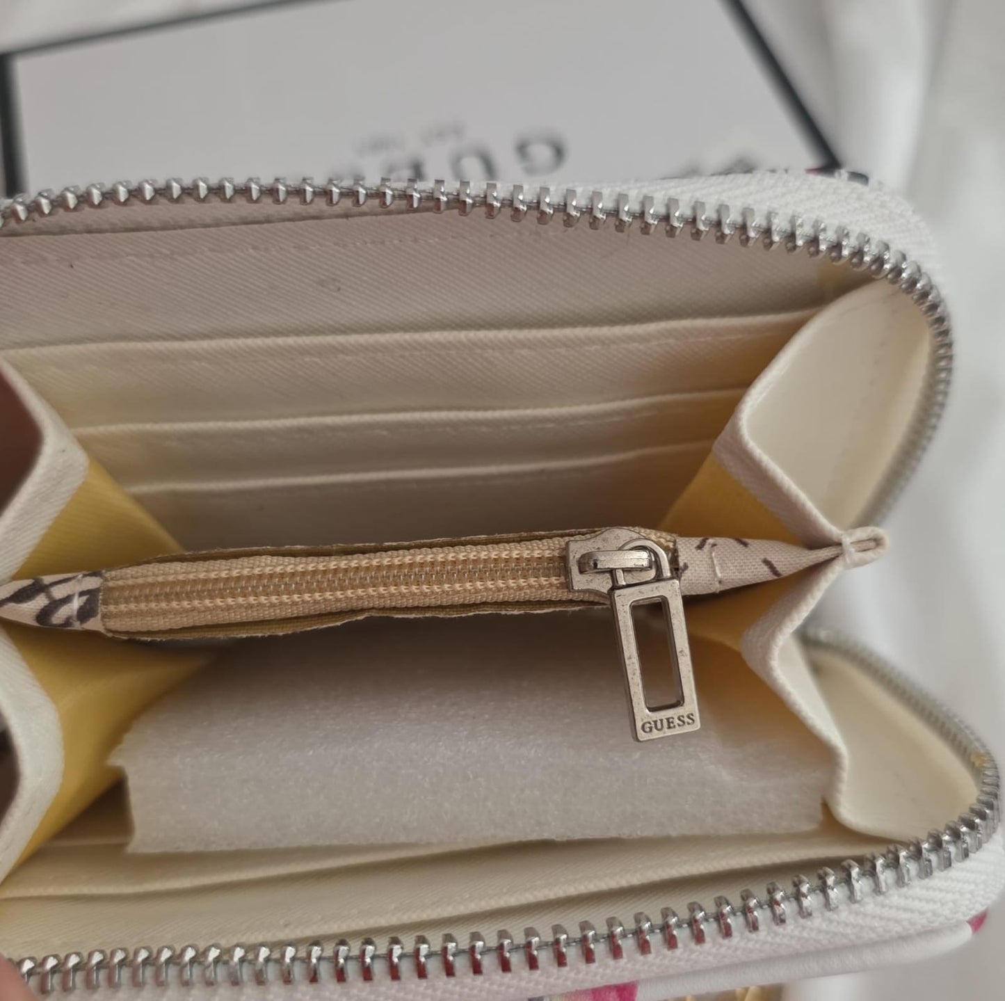 Guess Wallet - Mirror