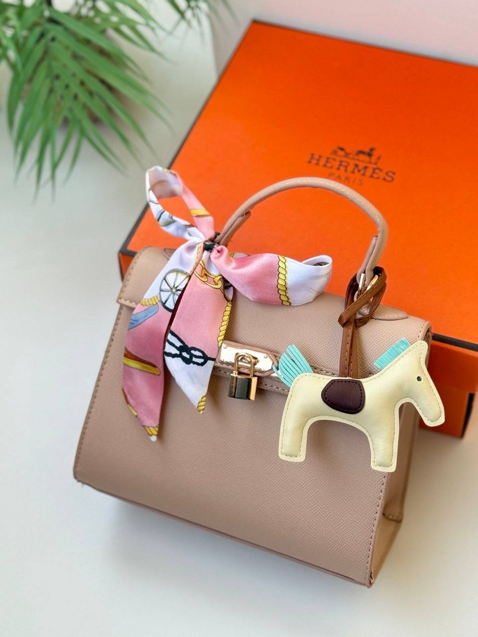 Hermès Mini Kelly 20 - Classic Leather with Gold Hardware & Full Accessories