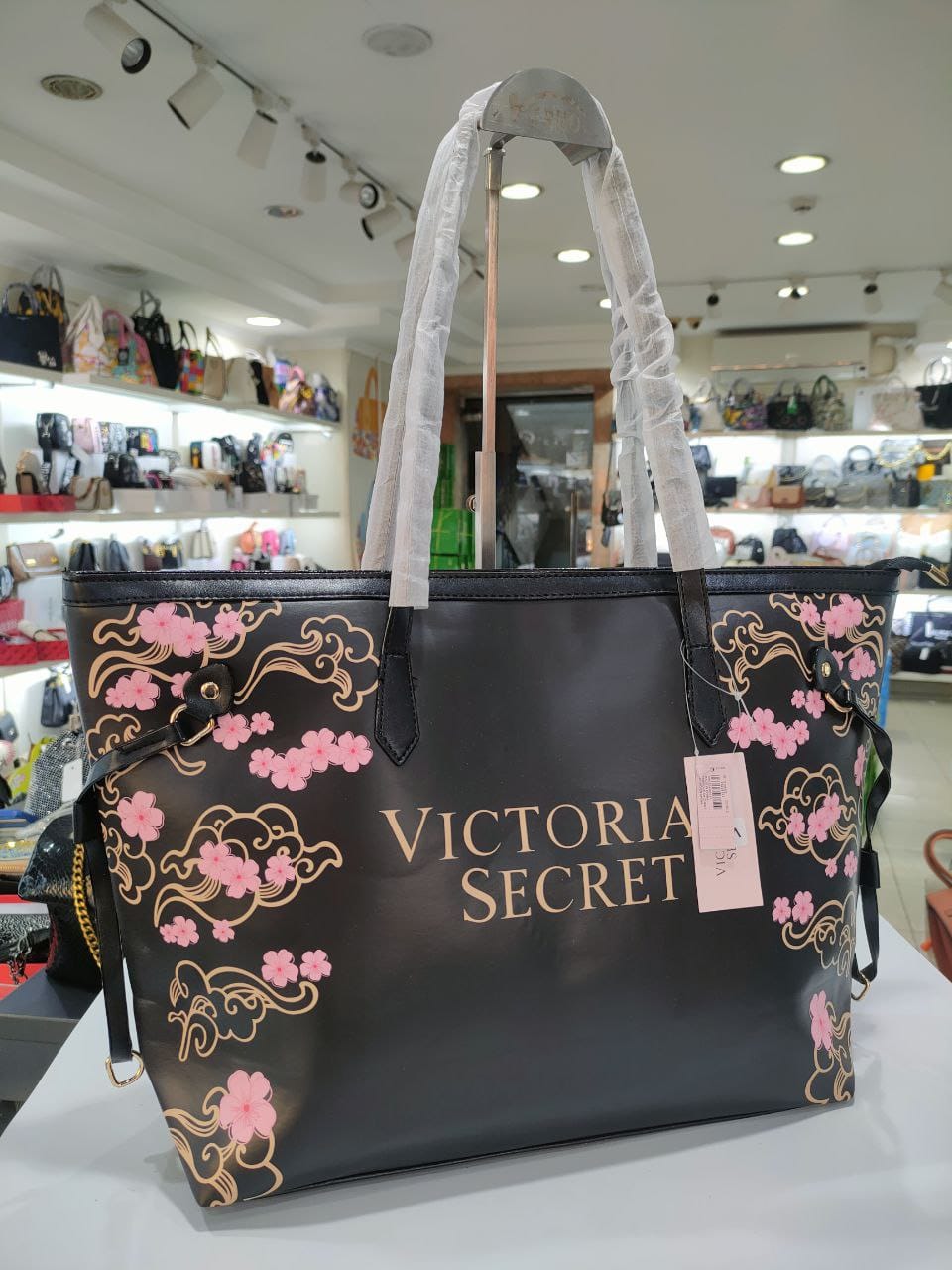 Victoria's Secret - Shoulder - Mirror