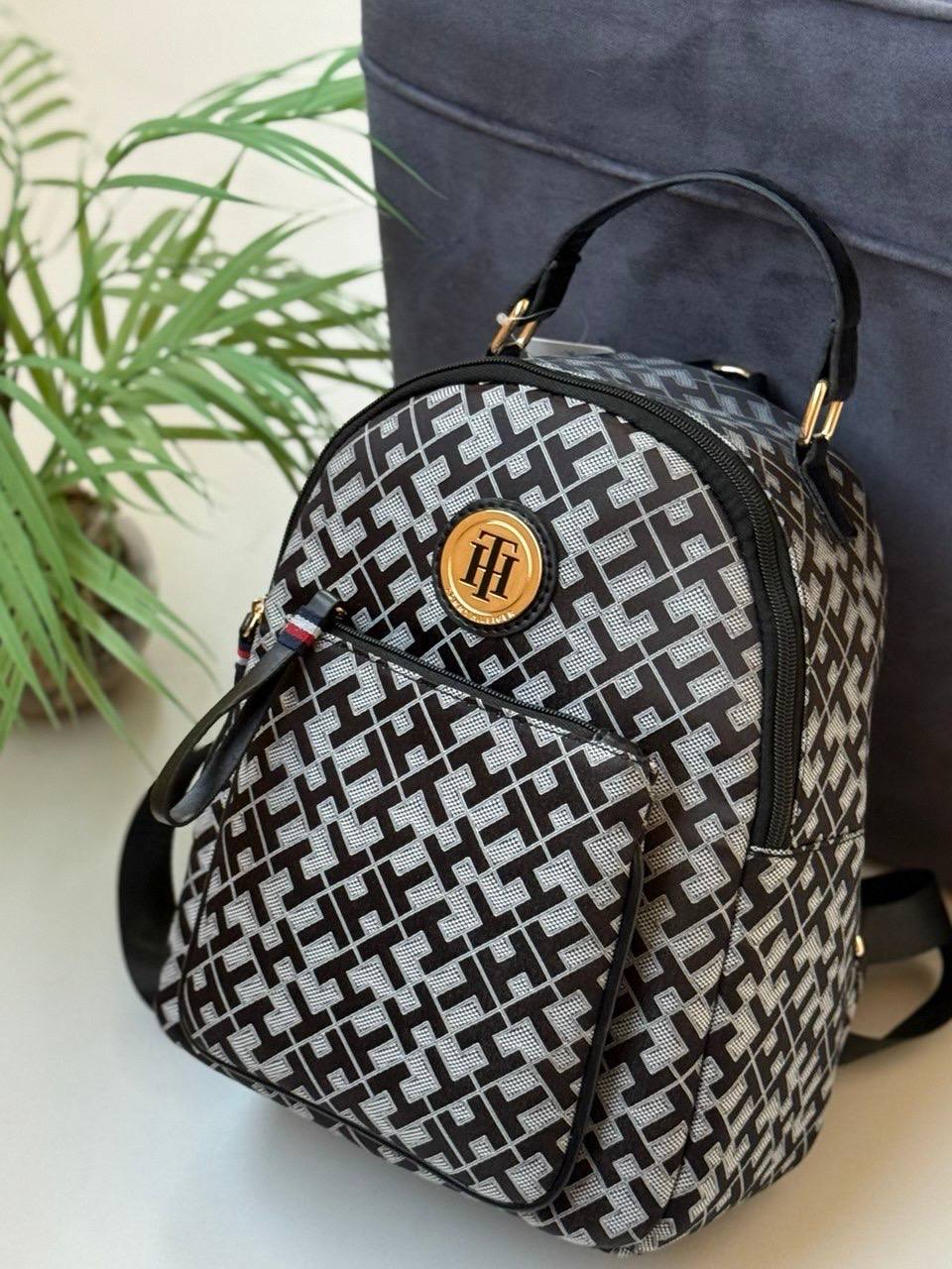tommy back bag