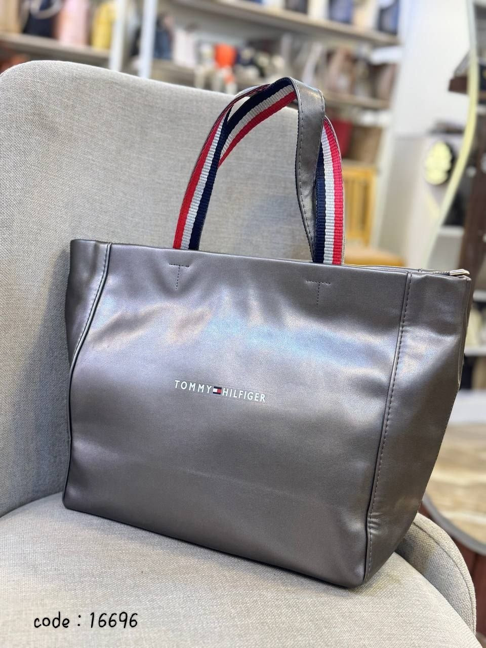 Tommy Hilfiger Women’s Logo Shopper Tote