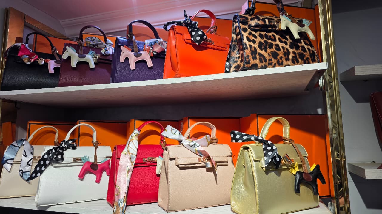Hermès Mini Kelly 20 - Classic Leather with Gold Hardware & Full Accessories